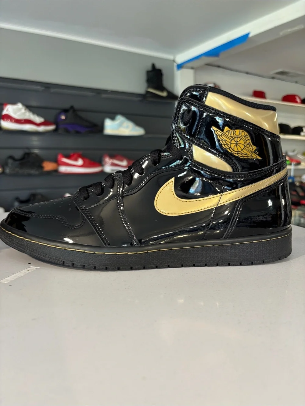 Air jordan 1 retro High OG Black & Gold mens size 11